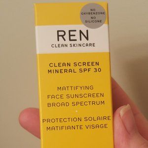 Ren Clean Skincare Mattifying Face Sunscreen